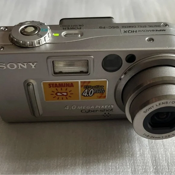 Sony Digital Camera Cybershot DSC-P9 4.0MP SilverWith Manuals